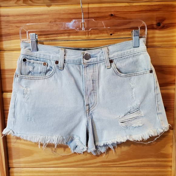 Levi's Pants - Levi's Women's Light Wash Distressed Button Fly Demin Short SZ 26 Style S58022
